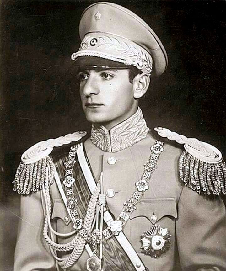 Шаха Ирана в большую политику ввел без преувеличения Сталин